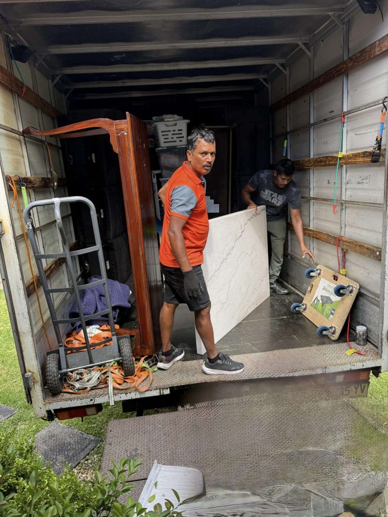 removalist in Toongabbie East